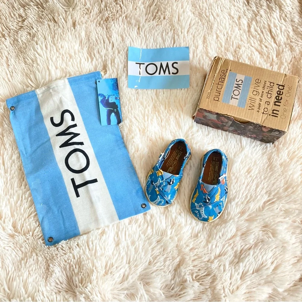 Toms Disney It’s A Small World Animal Print Baby Shoes